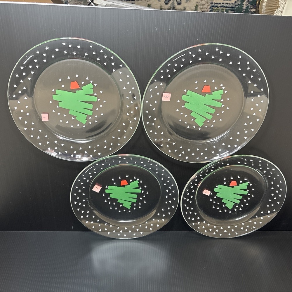 Vintage 1988 Dayton Hudson Christmas Tree Confetti Glass Plates. 8" 8  France